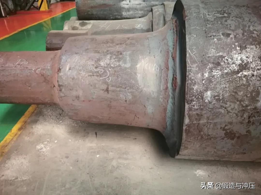 人工控制鍛造的錐形臺 人工控制鍛造的錐形臺